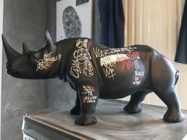 Sculpture titled "Rhino'Sil' (28x9x14)" by L'Atelier De Cana, Original Artwork, Resin