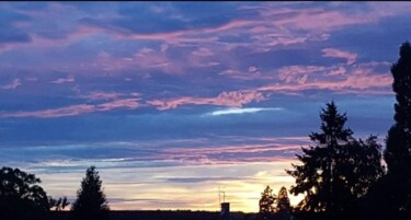 Фотография под названием "Purple sky" - Canelle Pictures (Maczek), Подлинное произведение искусства, Цифровая фотография