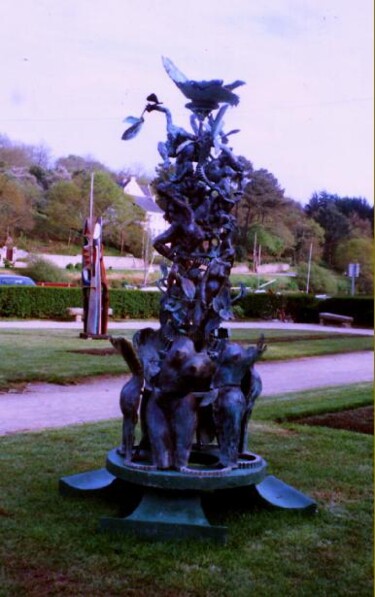 Skulptur mit dem Titel "la fontaine des amo…" von Carlo Aventuriero, Original-Kunstwerk