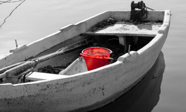 Fotografia intitulada "barca lasciata sola" por Carlo Cristani Amista', Obras de arte originais, Fotografia digital