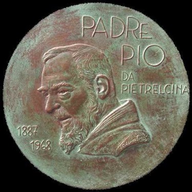 Scultura intitolato "Medaglia "Padre Pio"" da Cacciatori Carlo, Opera d'arte originale
