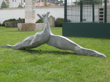 Sculptuur getiteld "Running Hunter" door Carlos Andrade Andrade, Origineel Kunstwerk, Steen