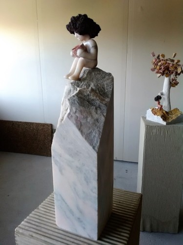雕塑 标题为“MENINA COM POTE” 由Carlos Rodrigues, 原创艺术品, 石