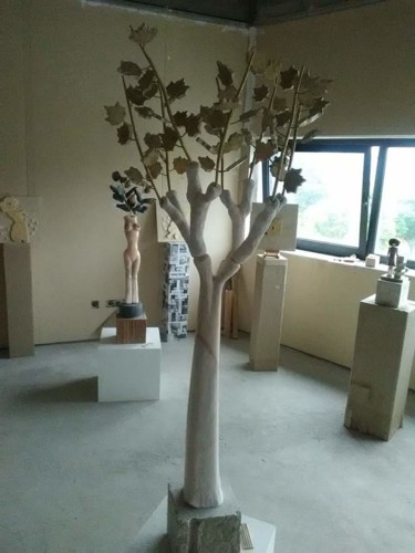 PLÁTANO NO OUTONO Escultura titulada "PLÁTANO NO OUTONO" por Carlos Rodrigues, Obra de arte original, Piedra