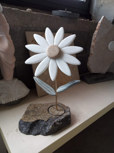 Sculpture titled "MARGARIDA" by Carlos Rodrigues, Original Artwork, Stone