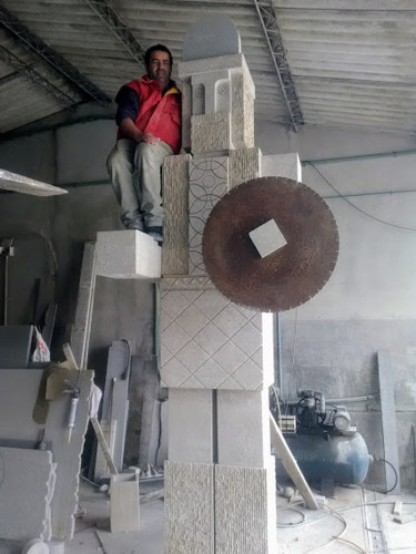 Sculpture titled "NO OMBRO DO GUERREI…" by Carlos Rodrigues, Original Artwork, Stone