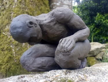 Sculptuur getiteld "Resilient" door Carmen Tanguy, Origineel Kunstwerk, Terra cotta