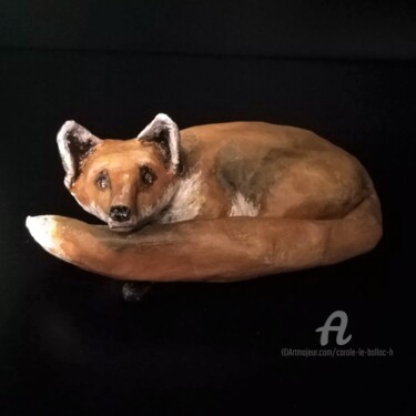 Sculpture titled "Le Renard Couché" by Carole Le Bolloc'H, Original Artwork, Paper maché