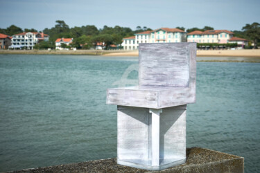 Artisanat intitulée "Chaise en carton" par Cartsandra B, Œuvre d'art originale, Meuble