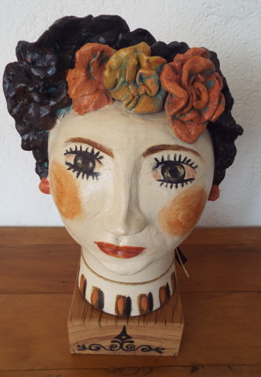 Sculpture titled "Cabeça com Flores" by Casa Tuia, Original Artwork, Ceramics