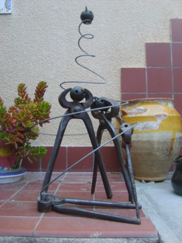 Sculpture intitulée "Les effets secondai…" par Castor, Œuvre d'art originale, Métaux Monté sur Métal