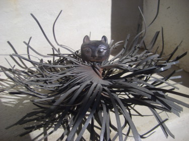 Sculpture titled "le-chat-" by Castor, Original Artwork, Metals