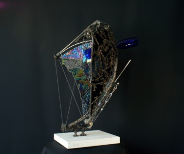 Skulptur mit dem Titel "Redshift Navigator" von Catalin Domniteanu, Original-Kunstwerk, Glas