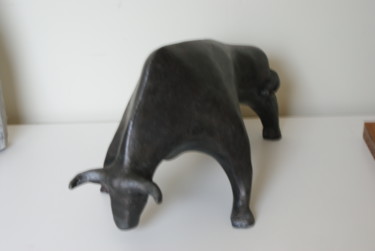 Sculpture intitulée "taureau" par Cathbv, Œuvre d'art originale, Terre cuite