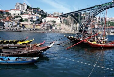 Photographie intitulée "Vue de Porto avec b…" par Catherine Boutin, Œuvre d'art originale