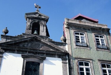 Photographie intitulée "Porto. Eglise et ma…" par Catherine Boutin, Œuvre d'art originale