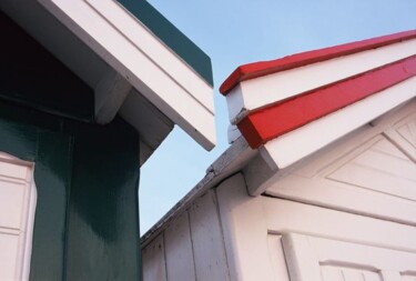 Photographie intitulée "Cayeux. Cabines de…" par Catherine Boutin, Œuvre d'art originale