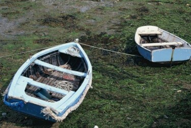 Fotografie getiteld "Barques à marée bas…" door Catherine Boutin, Origineel Kunstwerk