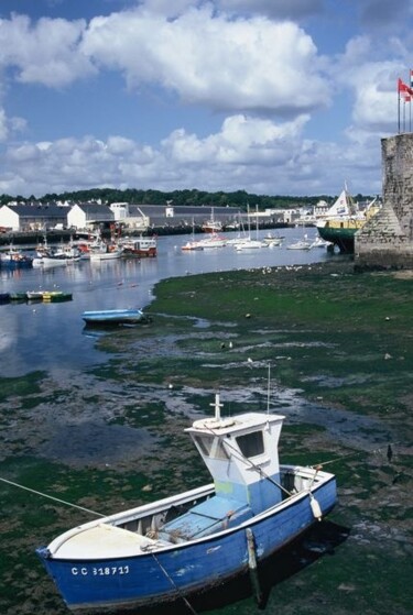 Photographie intitulée "Concarneau. Bateau…" par Catherine Boutin, Œuvre d'art originale