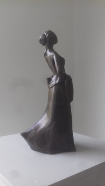 Skulptur mit dem Titel "Noblesse" von Catherine Fouvry Leblois (Catef), Original-Kunstwerk, Terra cotta