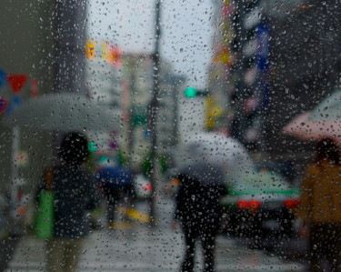 Photographie intitulée "ville sous la pluie" par Catherine Gendron, Œuvre d'art originale