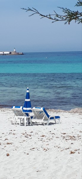 Photographie intitulée "Plage à l Ile Rouss…" par Catdicop, Œuvre d'art originale, Photographie numérique