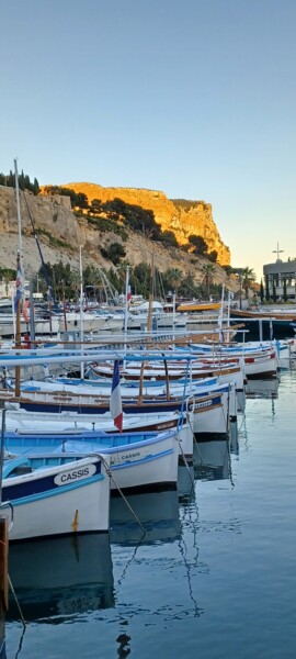 Fotografia intitolato "Cassis coiffée d Or…" da Catdicop, Opera d'arte originale, Fotografia non manipolata