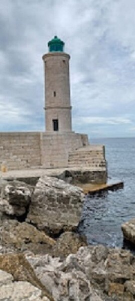 Fotografia intitulada "Phare de Cassis 02" por Catdicop, Obras de arte originais, Fotografia Não Manipulada