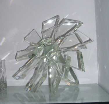 Sculpture intitulée "Flower of Turbine" par Catherine Moryc, Œuvre d'art originale, Verre