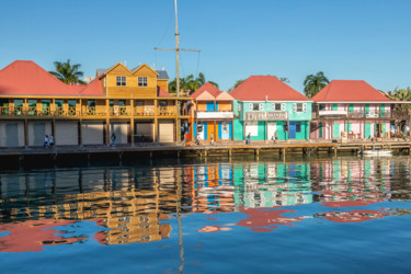 Photographie intitulée "Maisons colorées" par Catherine Toiron, Œuvre d'art originale