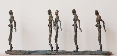 Скульптура под названием "LA MARCHE DES HOMMES" - Catherine Villa, Подлинное произведение искусства, Бронза