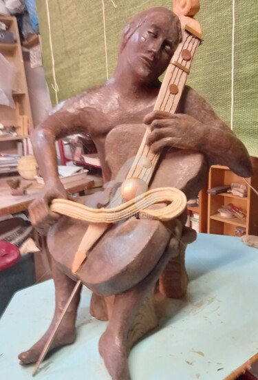 Skulptur mit dem Titel "le violonceliste" von Catherine Demaugé Bost, Original-Kunstwerk, Terra cotta