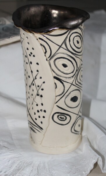 Sculpture titled "vase doré" by Cathy Dapvril (CDL), Original Artwork, Ceramics