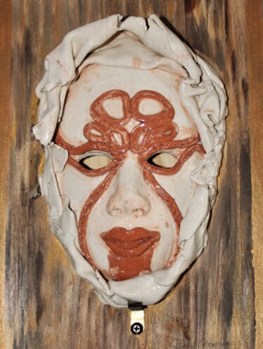 Sculpture titled "l'inconnu masqué" by Cathy Dapvril (CDL), Original Artwork, Ceramics Mounted on Wood Panel
