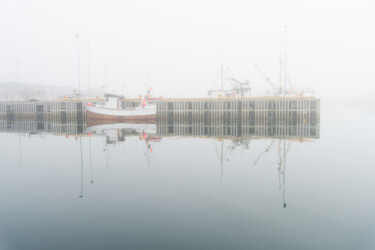 Фотография под названием "Port sous la brume" - Cbaud, Подлинное произведение искусства, Цифровая фотография