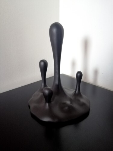 Скульптура под названием "Monsoon" - Carole Carpier, Подлинное произведение искусства, Смола