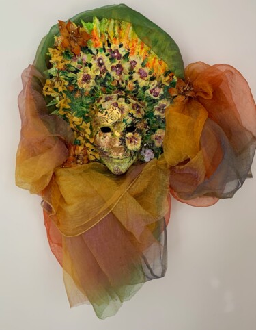 Skulptur mit dem Titel "masque soleil" von Cécile Bour, Original-Kunstwerk, Papier maché