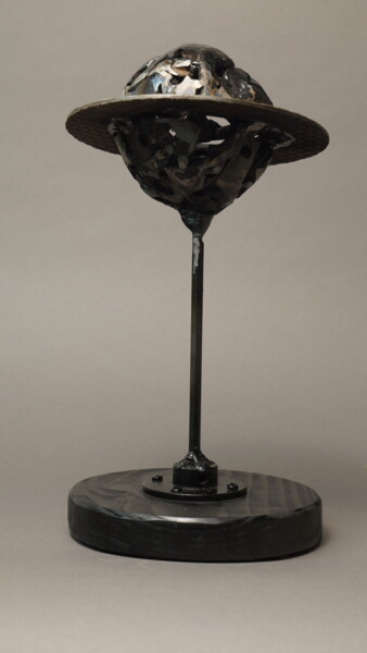 Skulptur mit dem Titel "Saturne" von Cédric Bonfanti, Original-Kunstwerk, Metalle