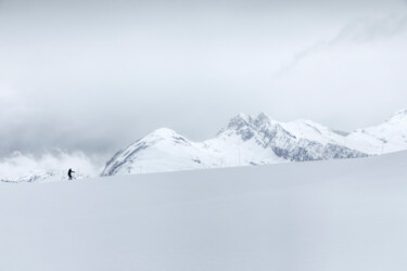 Photographie intitulée "Skieur" par Cédric Brion (Studio Clavicule Pics), Œuvre d'art originale, Photographie numérique