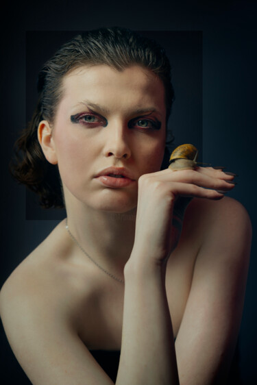 Photography titled "The Snail Lady III" by Cédric Brion (Studio Clavicule Pics), Original Artwork, Digital Photography