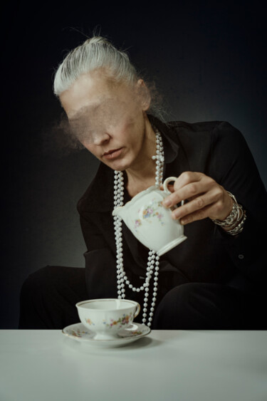 Фотография под названием "Tea Time III dibond" - Cédric Brion (Studio Clavicule Pics), Подлинное произведение искусства, Циф…