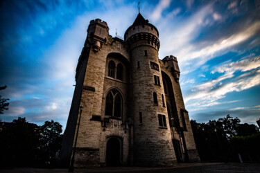 Photographie intitulée "Porte de Hal Castel" par Cédric Gypen, Œuvre d'art originale, Photographie numérique