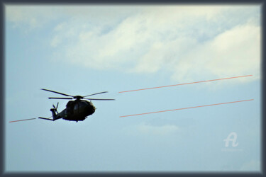 Photography titled "Army copter un arme…" by Cédric Hajiji, Original Artwork, Digital Photography