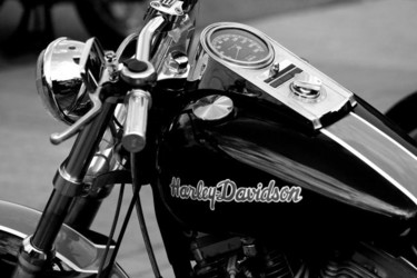 Photographie intitulée "Harley" par On The Road Photographer, Œuvre d'art originale