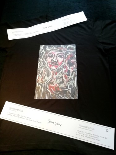 Artesanato intitulada "Home black t-shirt" por Tina J. Garcia, Obras de arte originais