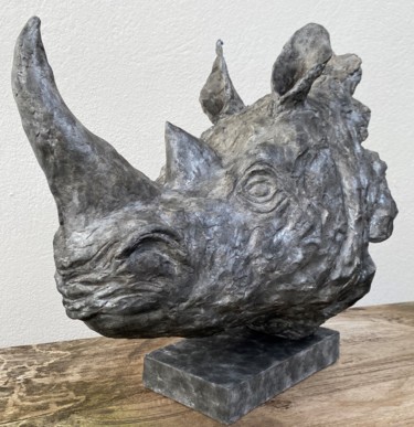 Skulptur mit dem Titel "RHINO" von Cendrique Nouchy-Desjeux (Cendrique Art), Original-Kunstwerk, Terra cotta