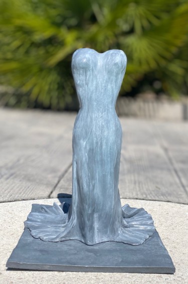 Sculpture titled "LA ROBE" by Cendrique Nouchy-Desjeux (Cendrique Art), Original Artwork, Terra cotta
