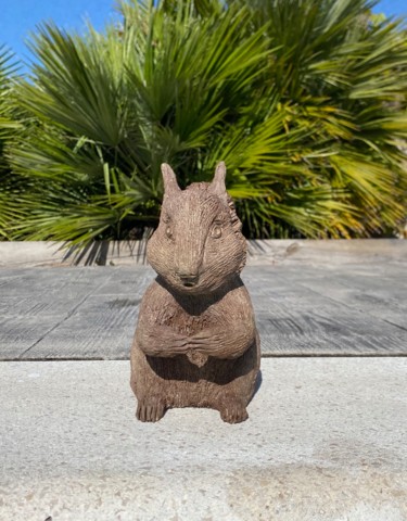 Skulptur mit dem Titel "L'ECUREUIL" von Cendrique Nouchy-Desjeux (Cendrique Art), Original-Kunstwerk, Terra cotta