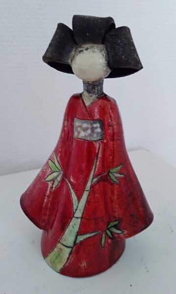 Sculpture titled "Mini-geisha" by Sandrine Sueres, Original Artwork, Ceramics