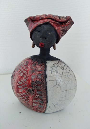 Sculpture intitulée "Doudou africaine ro…" par Sandrine Sueres, Œuvre d'art originale, Céramique